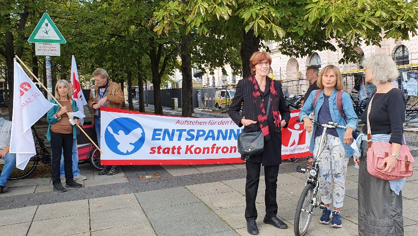 https://machmit.aufstehen.de/mitmachen/images/BerlinAktion09_1.png