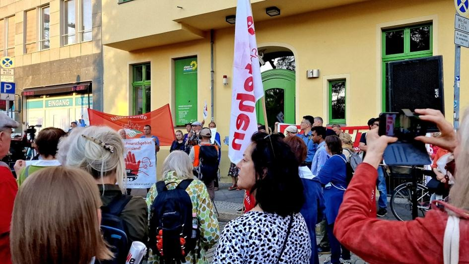 https://machmit.aufstehen.de/mitmachen/images/BerlinAktion09_5.png