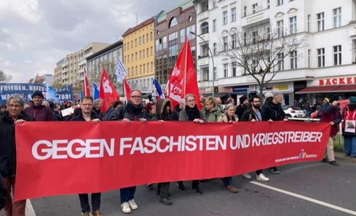 https://machmit.aufstehen.de/mitmachen/images/Bild20230416_aufstehenBerlin2.png