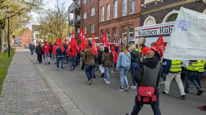 https://machmit.aufstehen.de/mitmachen/images/Bild20230514_1Mai_Emden_1.png