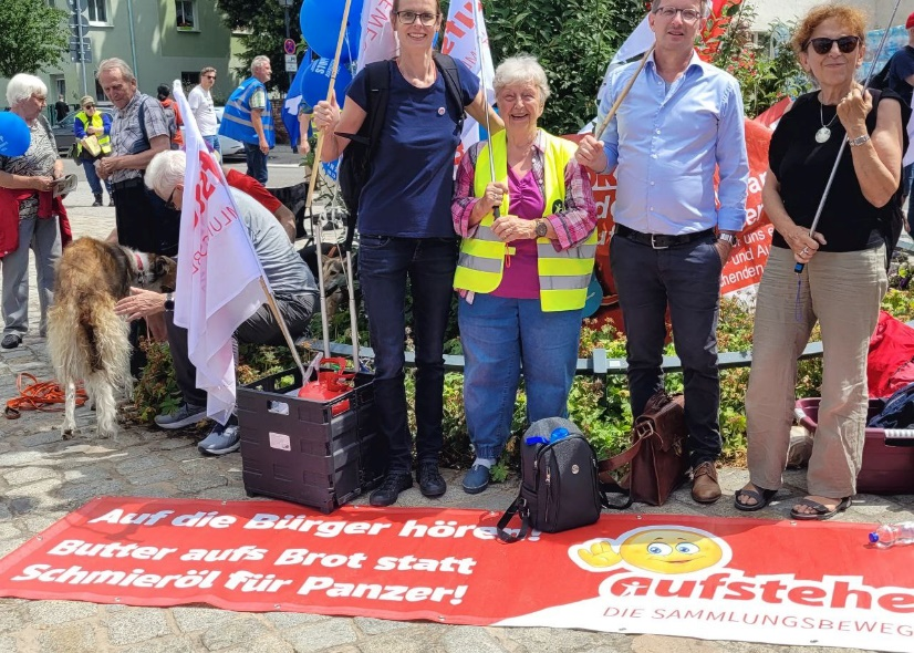 https://machmit.aufstehen.de/mitmachen/images/Bild20230626_BallonAktion04.png