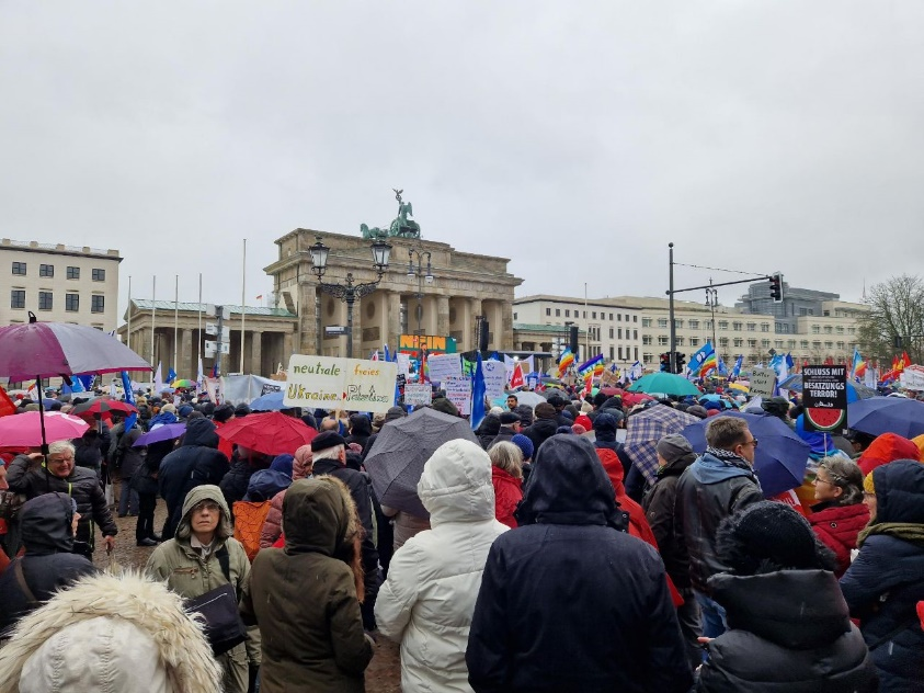 https://machmit.aufstehen.de/mitmachen/images/Bild20231209_BerlinDemo02.png