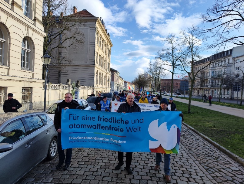 https://machmit.aufstehen.de/mitmachen/images/Bild20240324_Potsdam1.png