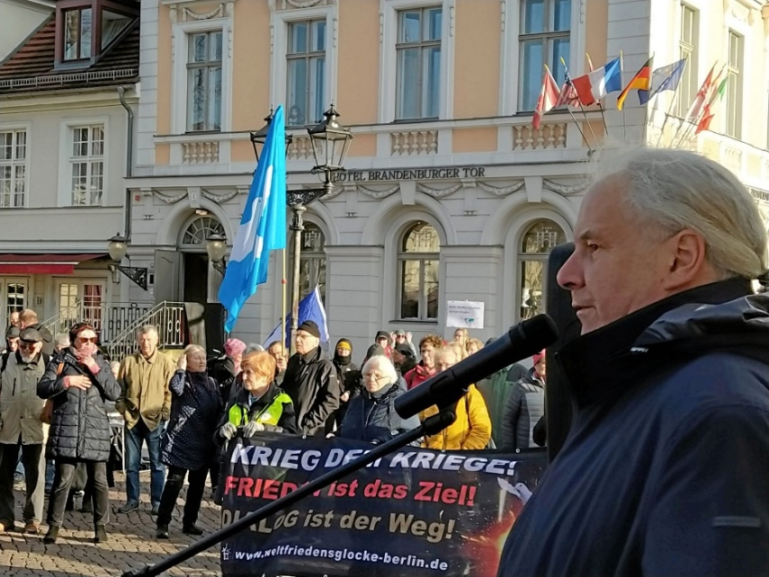 https://machmit.aufstehen.de/mitmachen/images/Bild20240415_OstermarschPotsdam.png