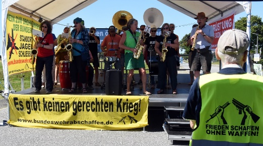 https://machmit.aufstehen.de/mitmachen/images/Bild20240818_FriedensdemoJagel2.png