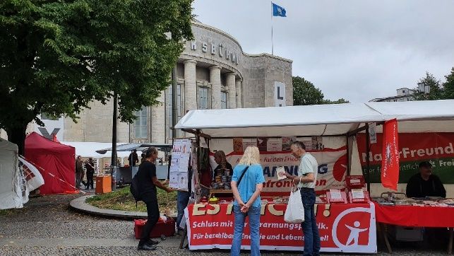 https://machmit.aufstehen.de/mitmachen/images/UZ-Pressefest01.png
