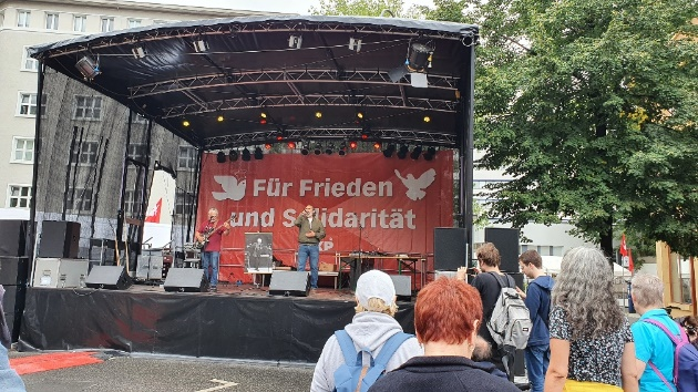 https://machmit.aufstehen.de/mitmachen/images/UZ-Pressefest02.png
