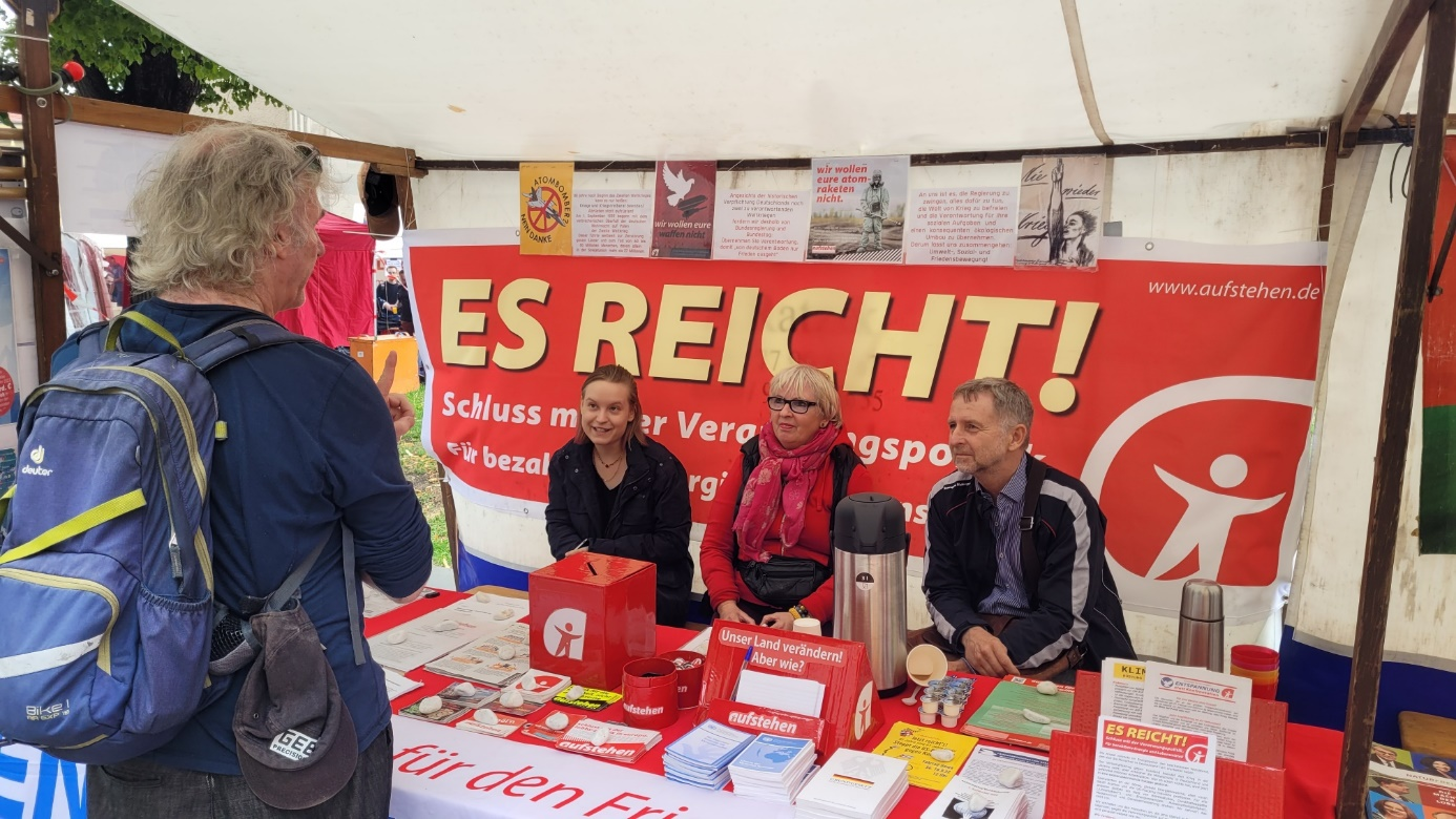 https://machmit.aufstehen.de/mitmachen/images/UZ-Pressefest03.png